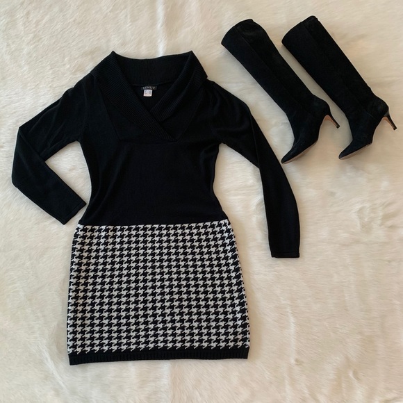 VENUS Dresses & Skirts - ✨VENUS sweater dress